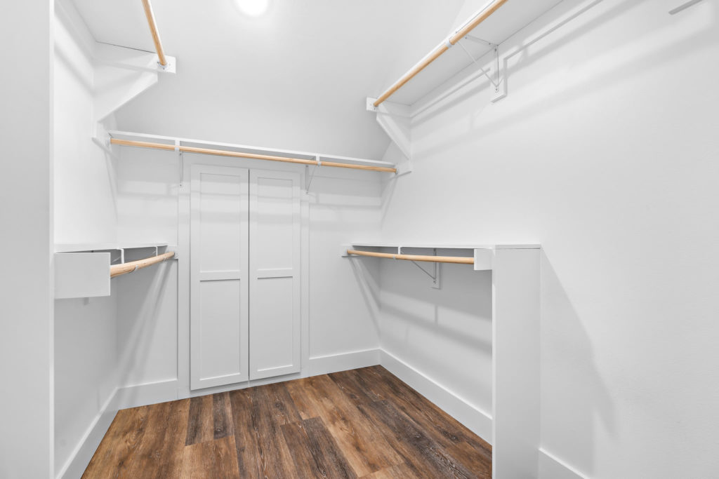 Adam Heath Construction Waco Texas - New Home Build - Upstairs Bedroom Closet